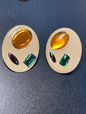 Vintage-Inspired Beige Oval Earrings with Amber & Emerald Cabochons- D4